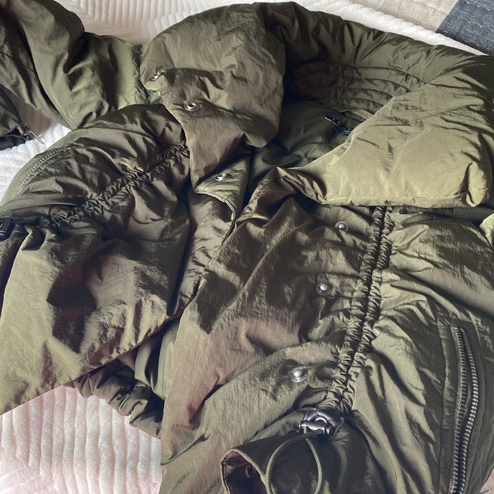 Theory Down Puffer Jacket. Olive - image 3